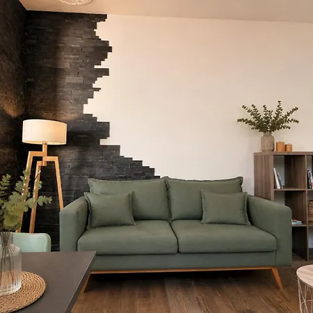 Jolie Maison Avec Terrasse 6 Personnes *